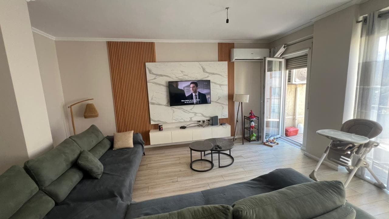 Shitet Apartament 3+1+Verande Ne Laprake cmimi 248,000euro 2