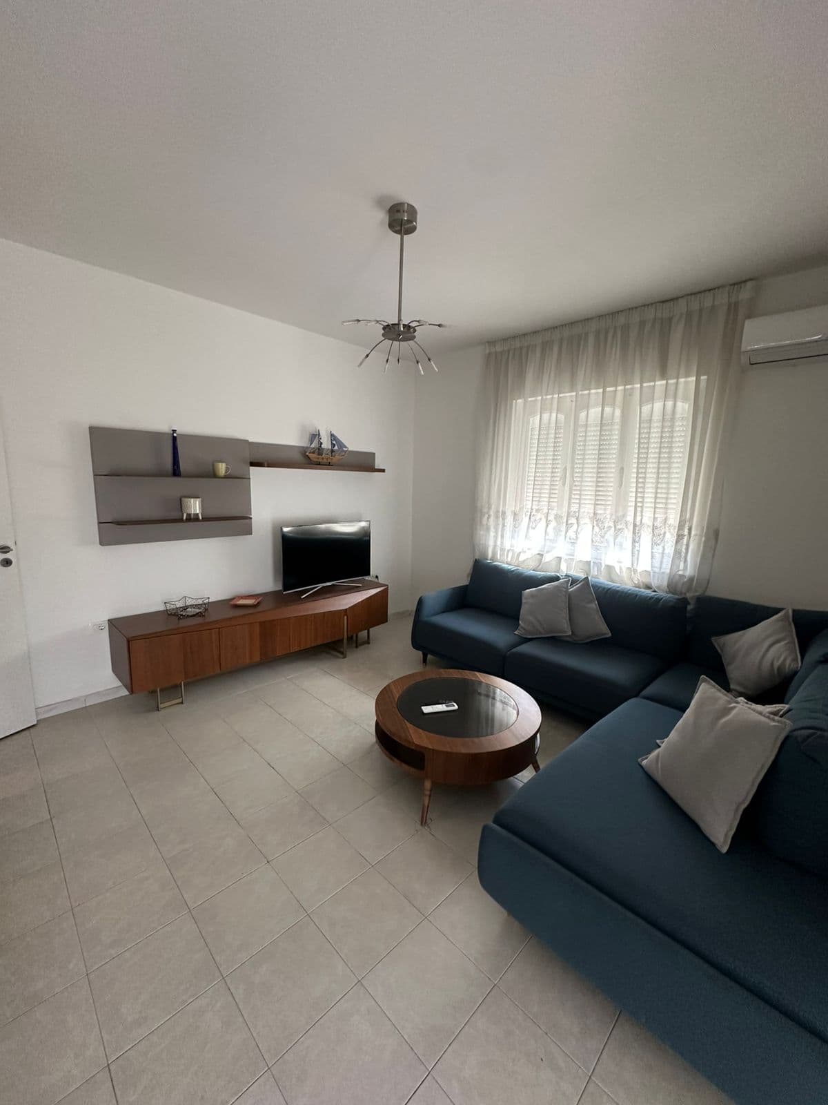 Apartament 2+1+1 Me Qira në Qendër të Tiranës - 700€ | 107 m²
