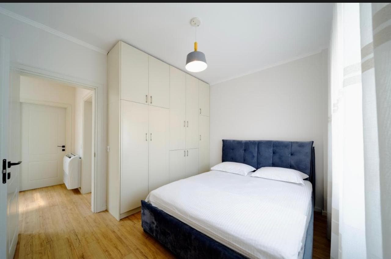 Jepet me qera apartament 2+1+2 Komuna e Parisit 3