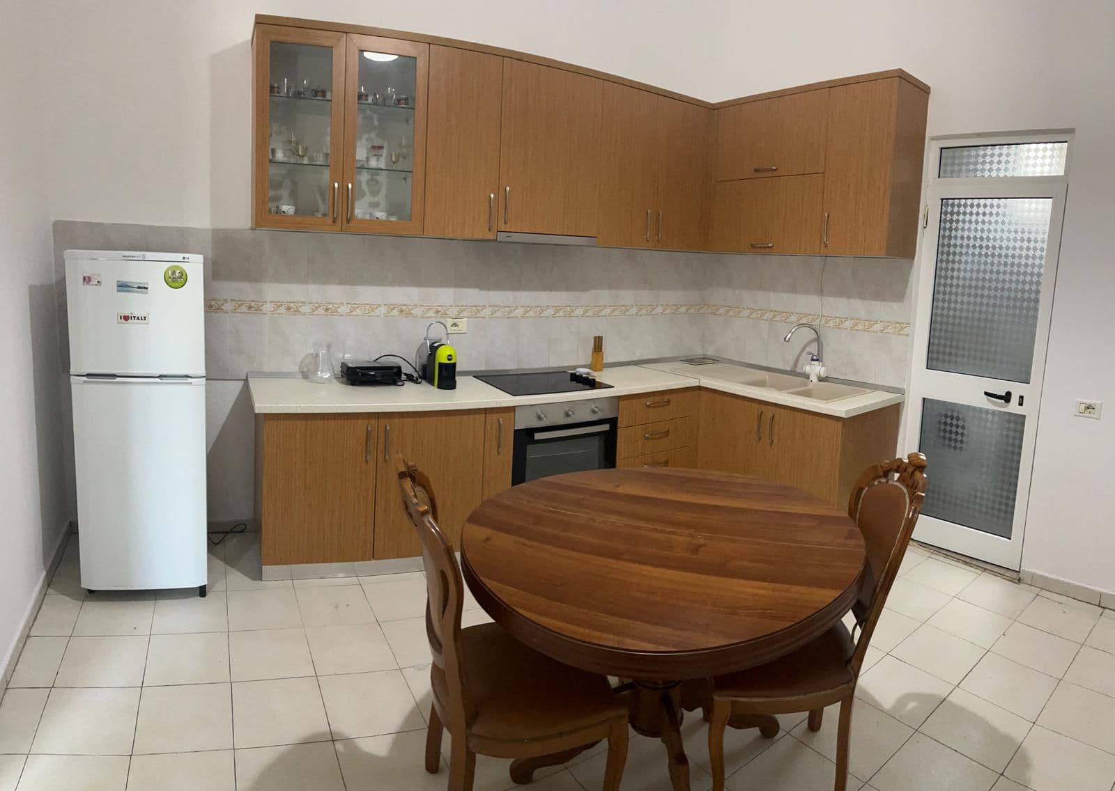 Apartament 1+1 Me Qira në Rruga e Dibrës, Tiranë - 500€ | 92 m²