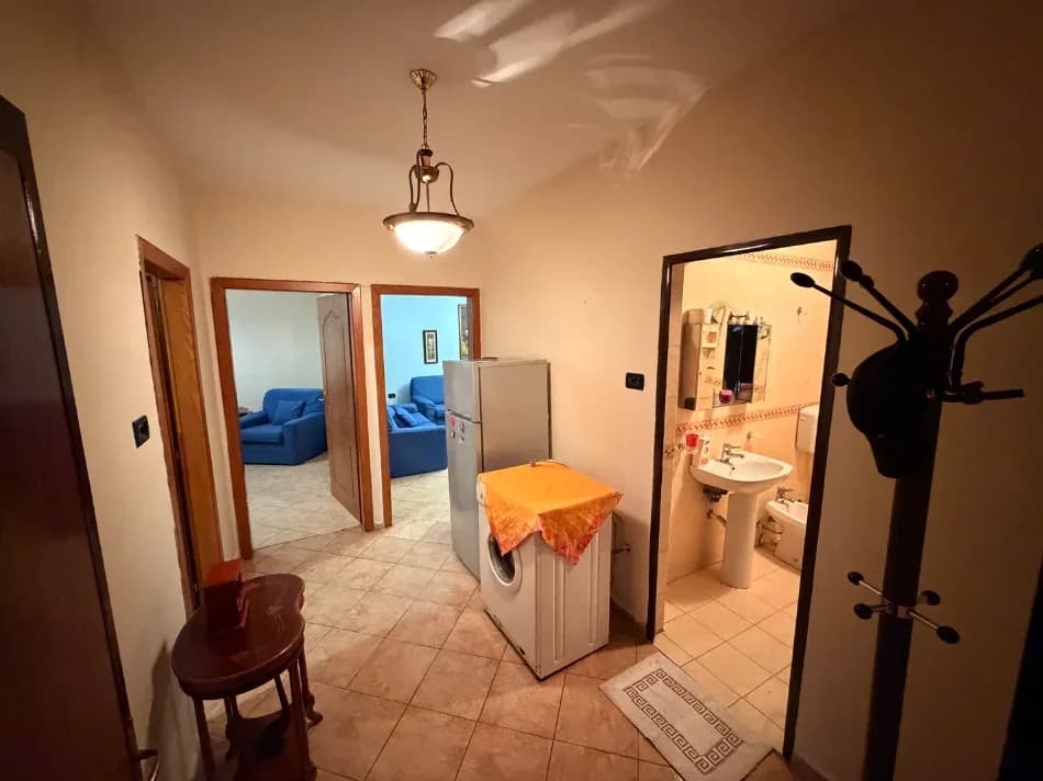 Jepet me qera apartament 2+1 Ne Porcelan 4