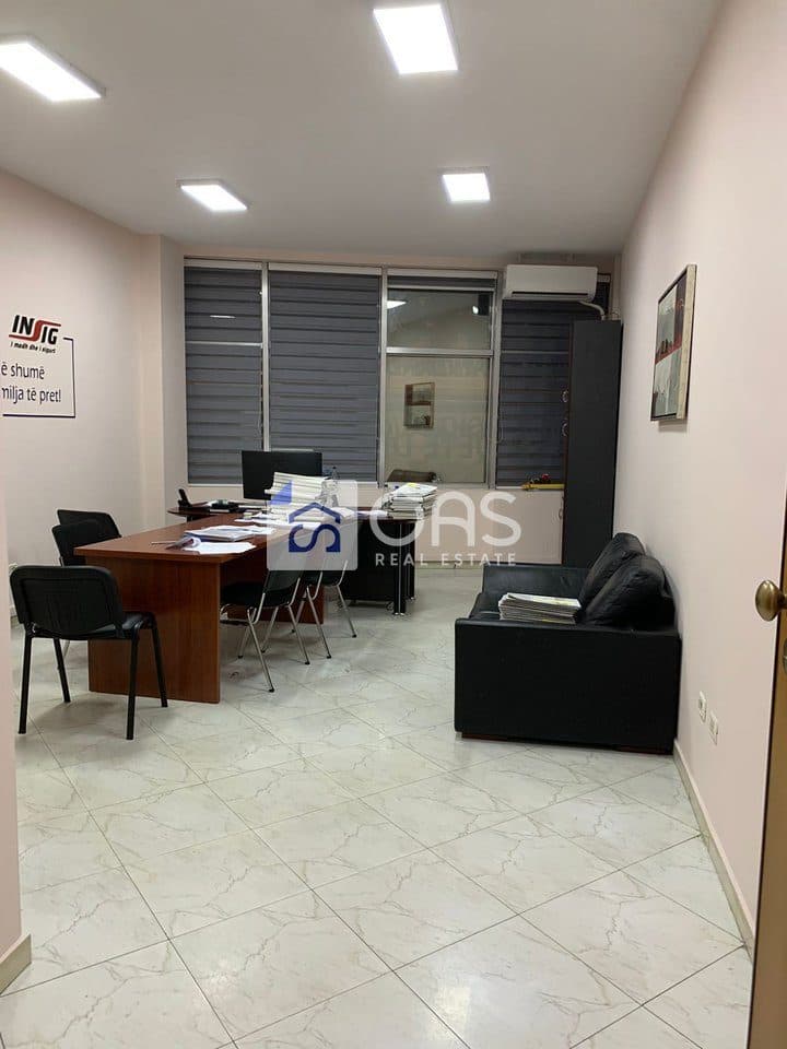 Zyrë 1+1 Me Qira në Rruga e Elbasanit, Tiranë - 500€ | 38.5 m²