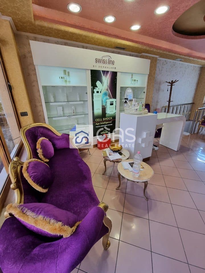 Shitet ambienti per cdo lloj biznesi rruga e durrsit (OKAZION) 2