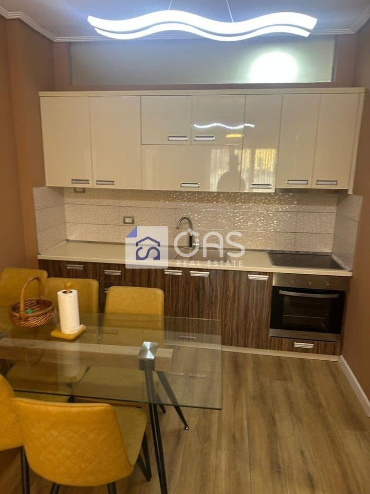Jepet apartament me qera 2+1 Kopshtit Zologjik 2