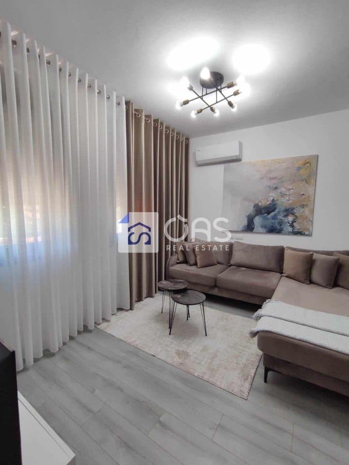 Jepet me qera apartamenti 1+1 yzberisht (amerikan 3)