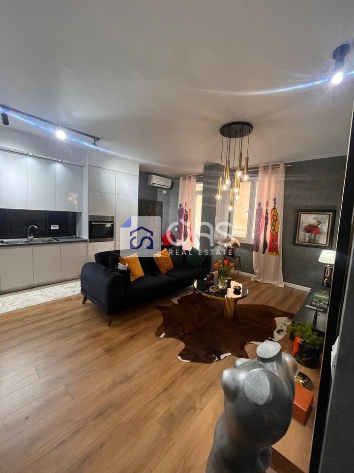 Jepet me qera apartament 1+1 tek 21 Dhjetori