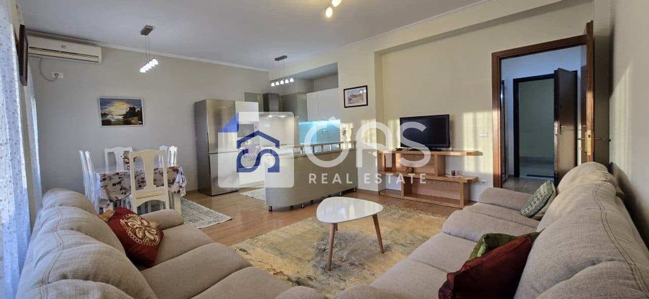 Jepet apartament me qera 2+1+2 tek Sheshi Avni Rustemi te Pazari i Ri.