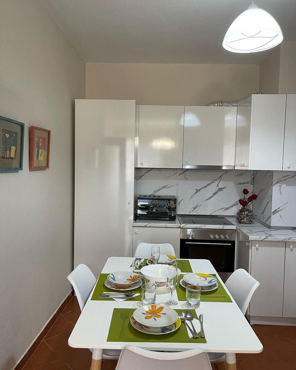Jepet me qera apartament 2+1 ne Bllok 2