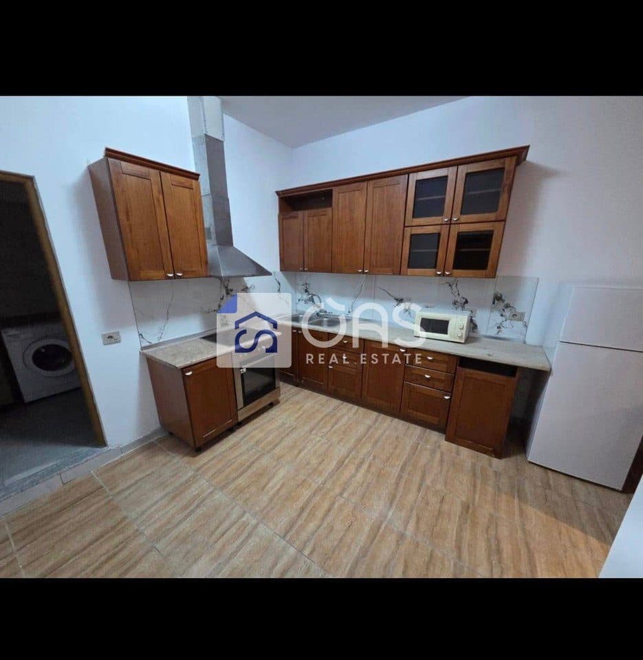 Jepet apartament 2+1 me qera Ne Don Bosko ne shtepi private 40.000 leke 3