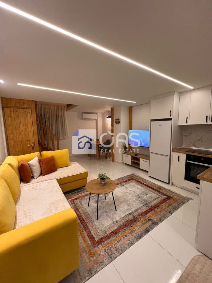 Jepet apartament Dublex me qera 1+1 tek Shkolla e Kuqe 3