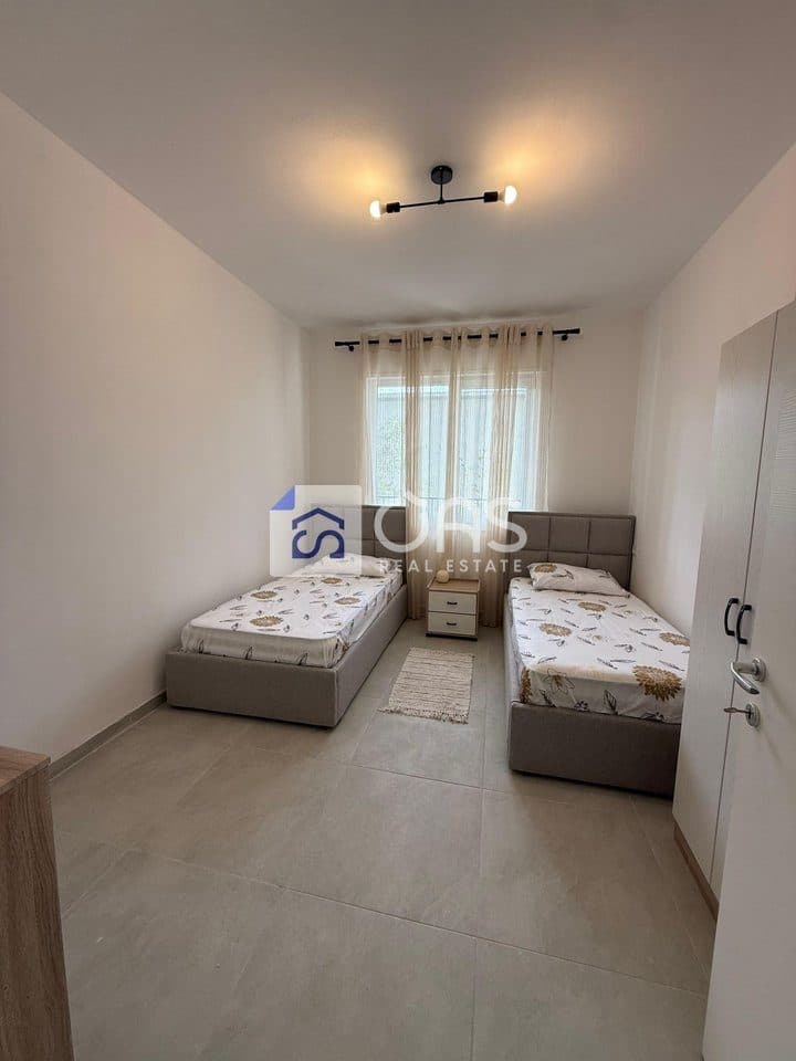 Jepet apartament me qera 2+1 tek Univer City 3