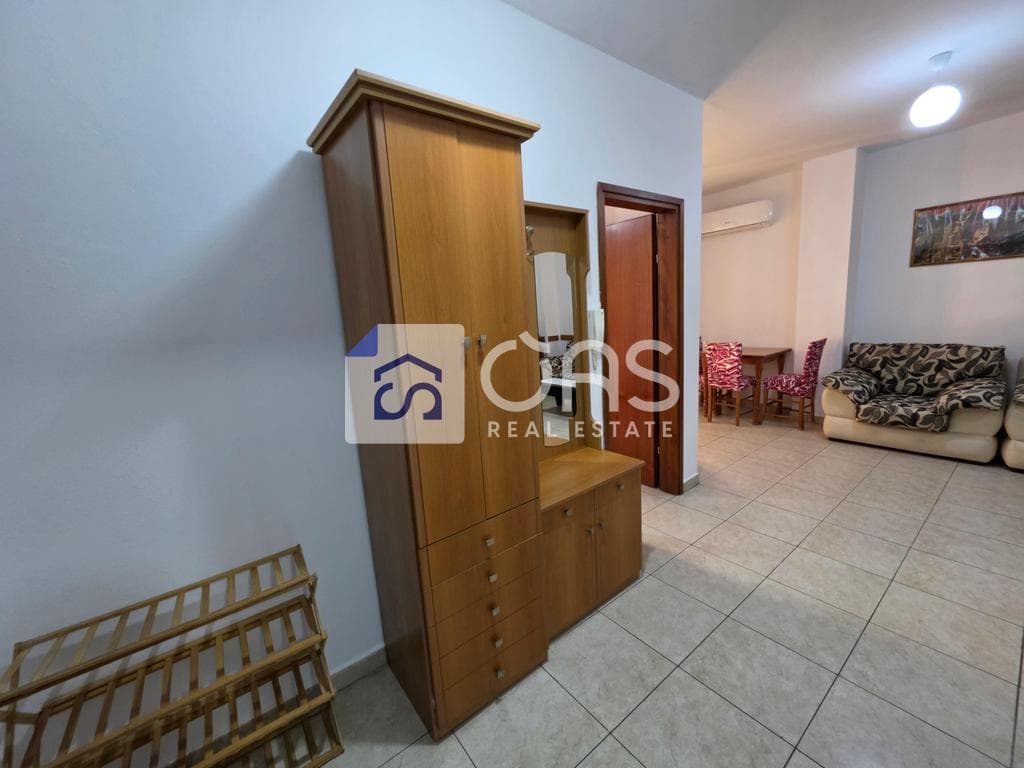 Jepet me qera apartament 1+1 te Bulevardi Zogu I 3