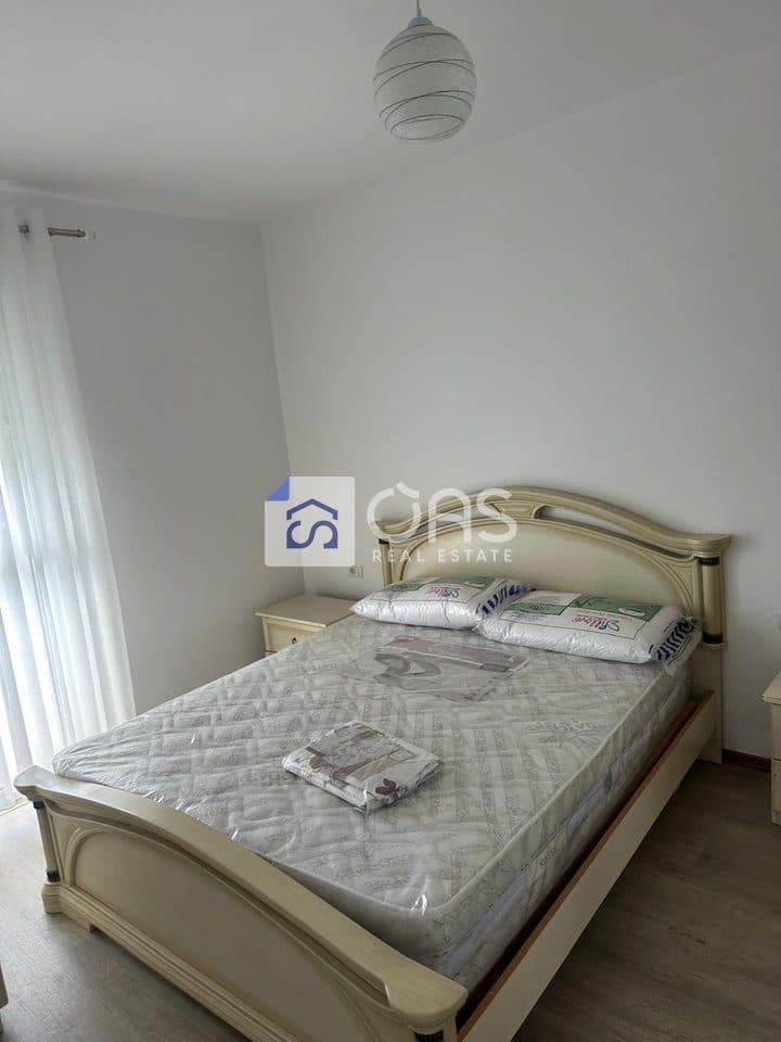 Jepet apartament me qera 3+1 5 Maj 2