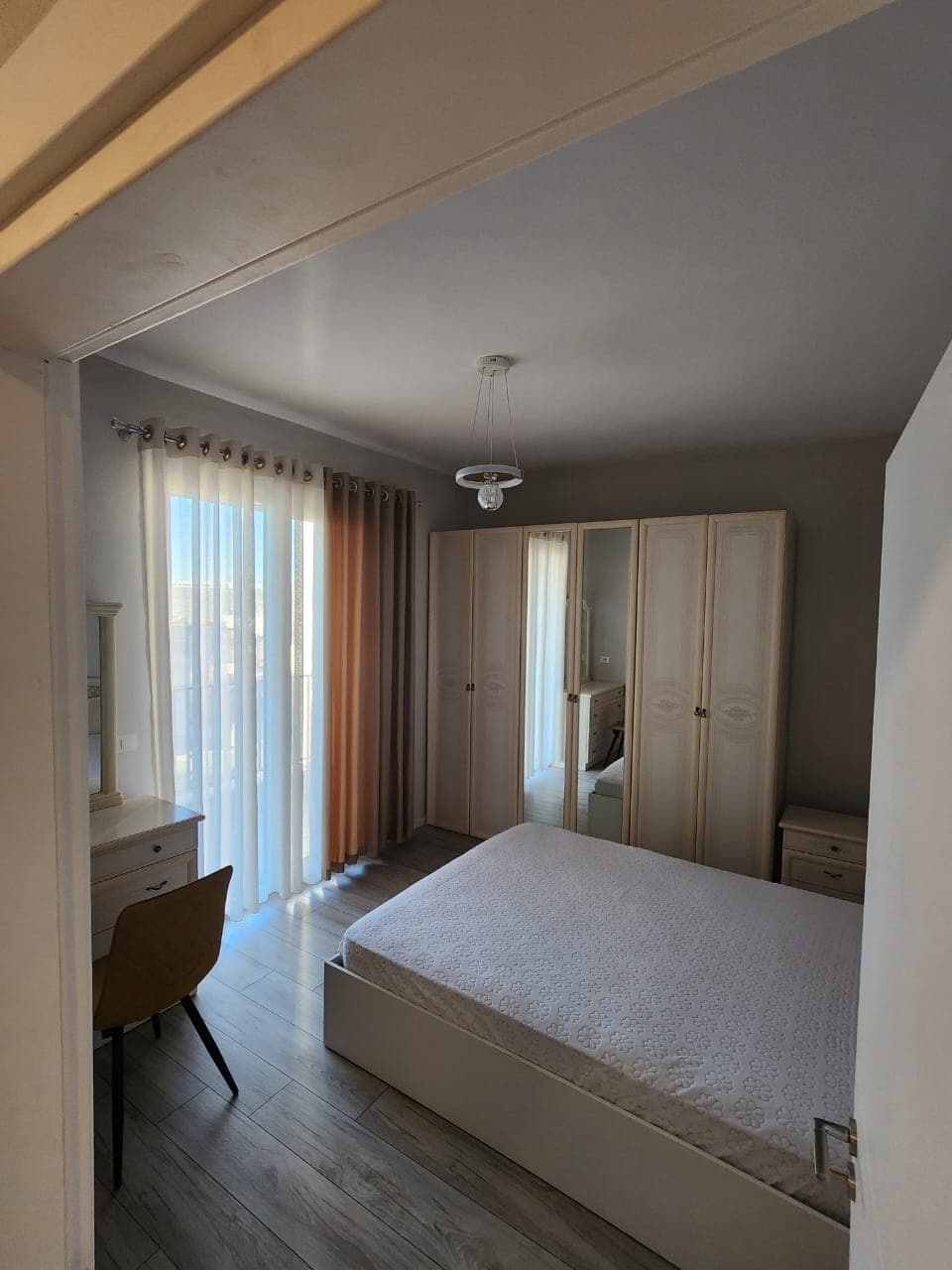 Jepet me qera apartament 1+1 tek Komuna Parisit (White Cloud Residence) 3
