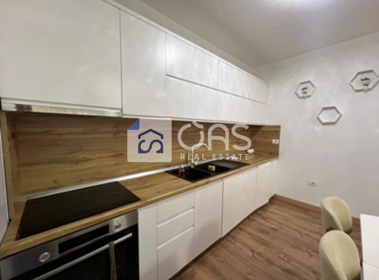 Jepet apartament me qera 2+1 tek Kopshti Botanik. 2