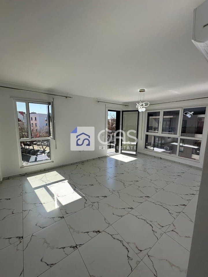 Jepet apartament me qera 2+1 ne fund te rruges Don Bosko.