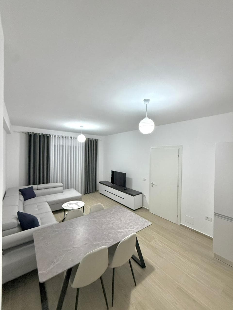Apartament 2+2 Me Qira në Astir, Tiranë - 700€ | 105 m² 2