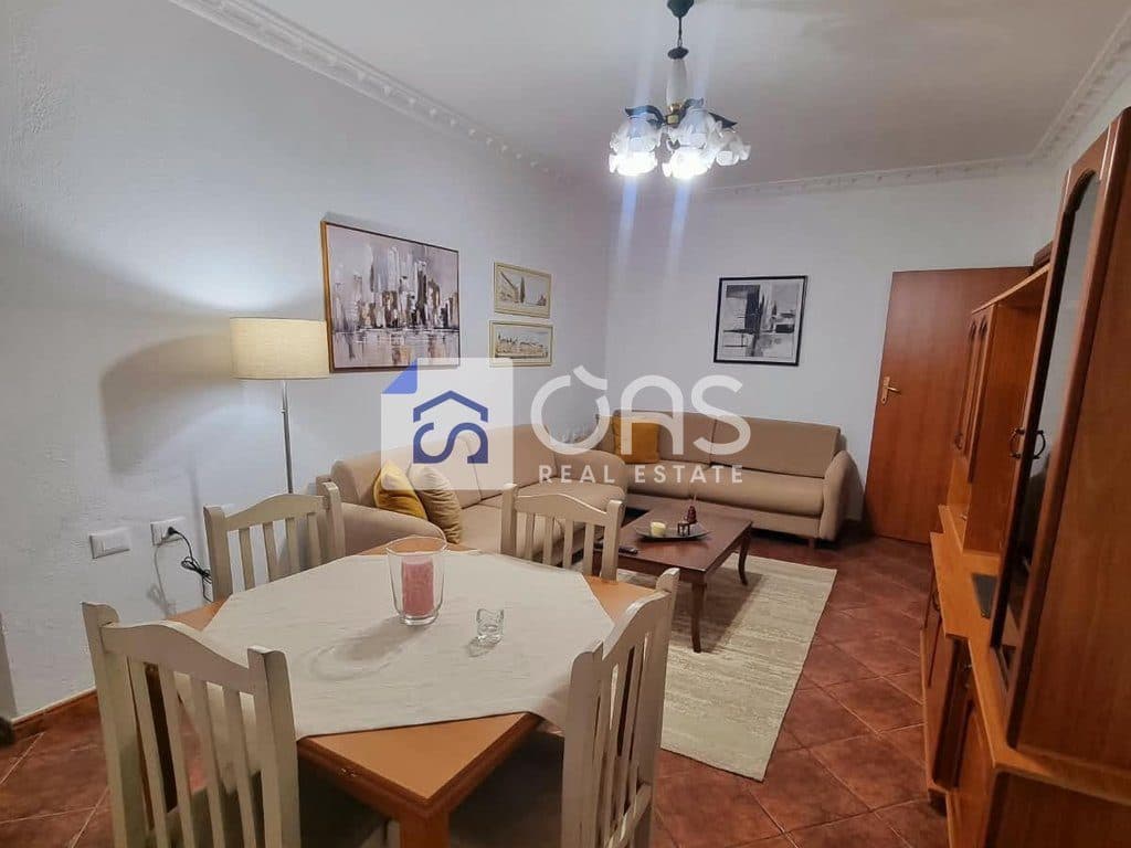 Jepet me qera Apartamenti 2+1 Rruga Elbasanit (Liceu)