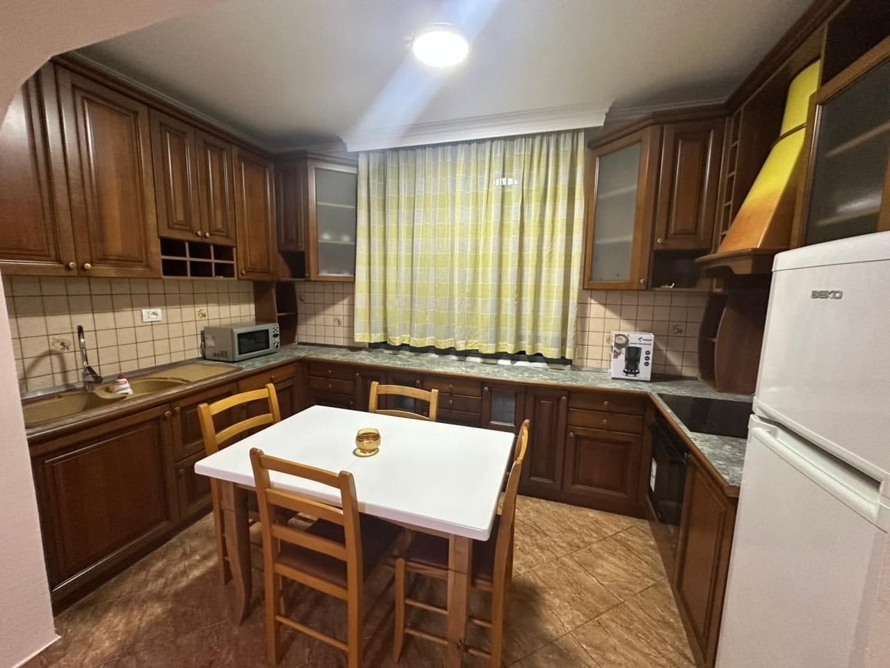 Jepet me qera apartament 2+1 tek Fusha Aviacionit 2
