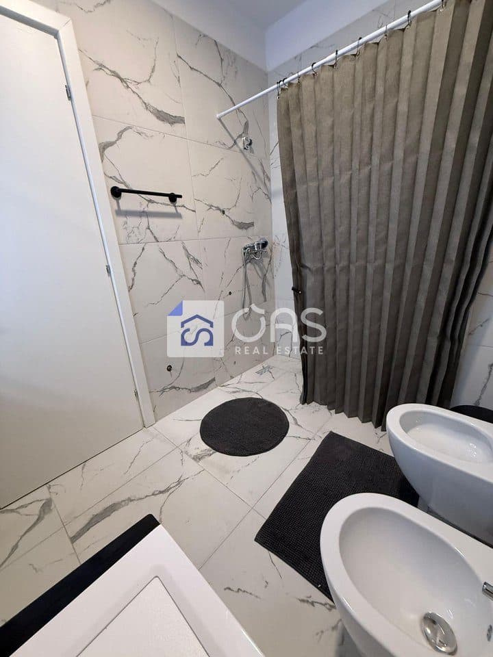 Jepet apartament me qera 2+1 tek Univer City 4