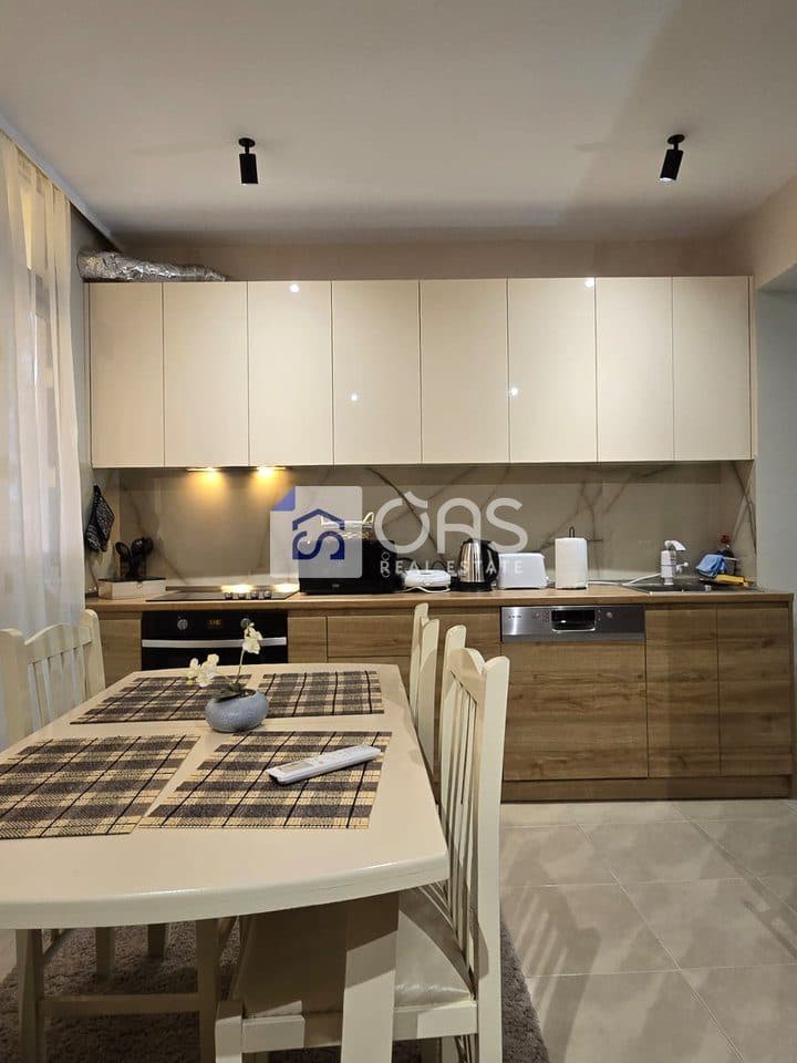 Jepet apartament me qera 1+1 ne Qender 2