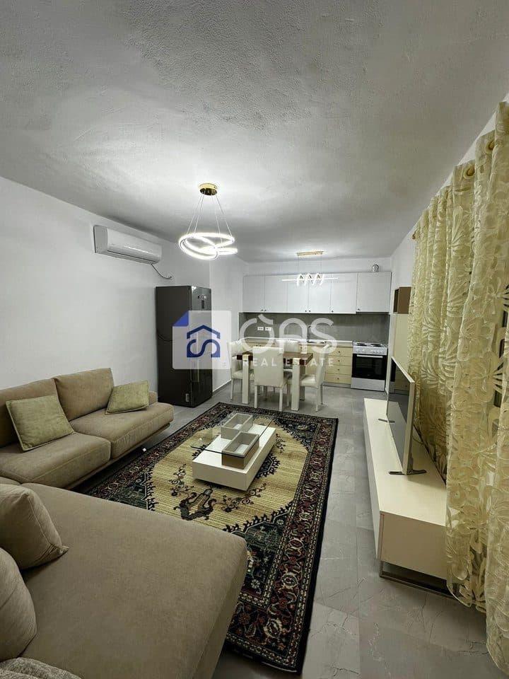 Jepet me qera aprtament duplex 2+1 Stacioni Trenit