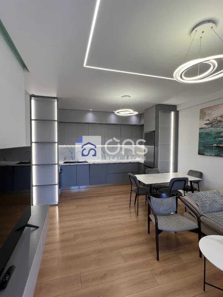 Jepet apartament me qera 2+1+Post Parkimi ne 5 Maj 2