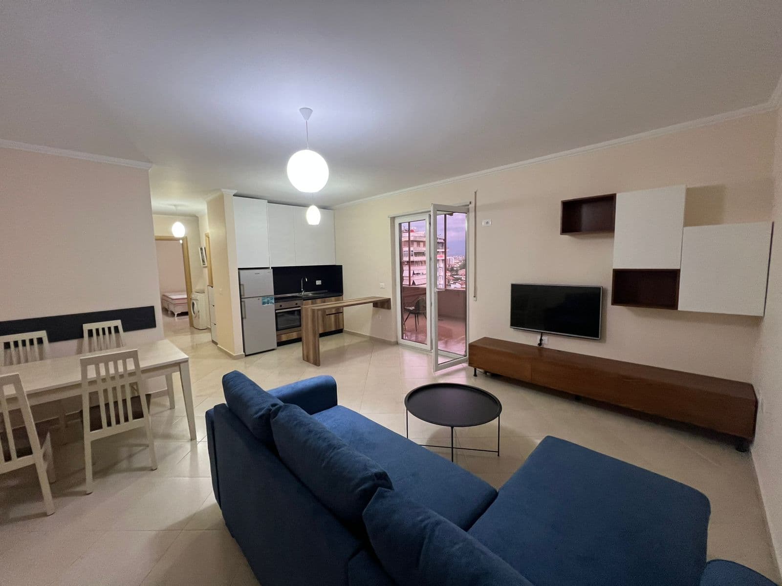 Jepet apartament me qera 1+1 ne Astir.