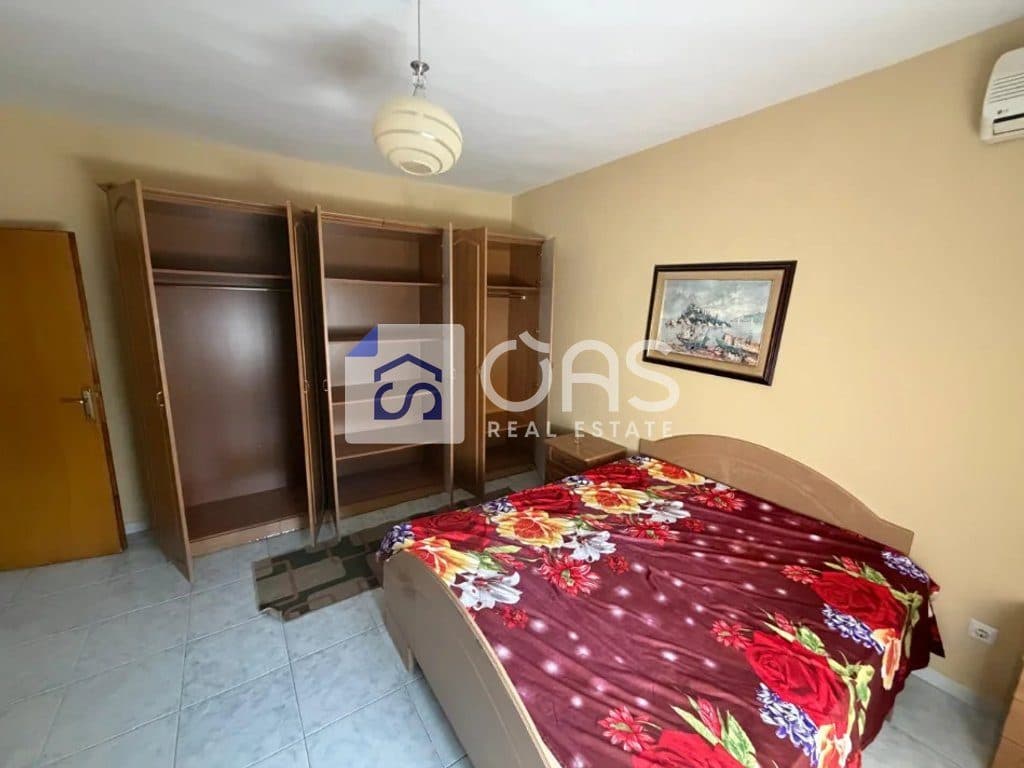 Jepet me qera Apartamenti 3+1 Qender Rruga fortuzi 3
