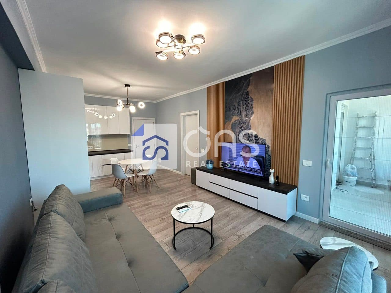 Jepet me qera apartament 2+1 te Rruga e Barikadave. 2