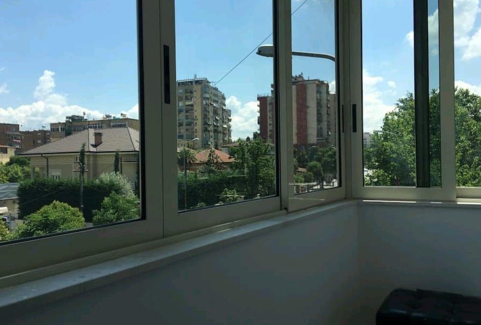 Jepet me qera apartament 1+1 tek Rruga e Sales. 4