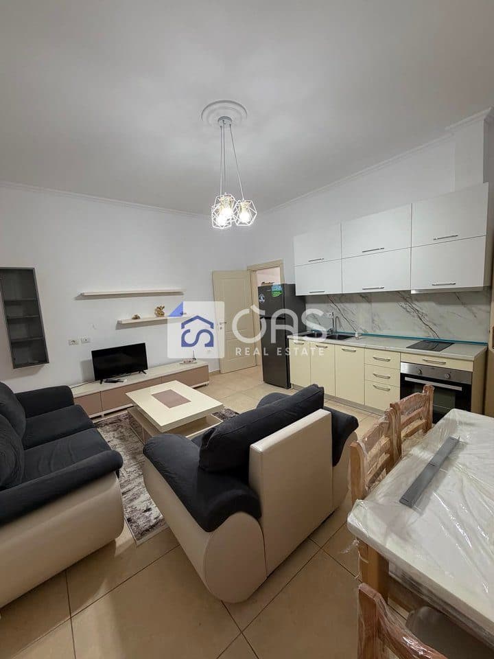 Jepet me qera apartamenti 1+1 kopshti botanik (xhamia)
