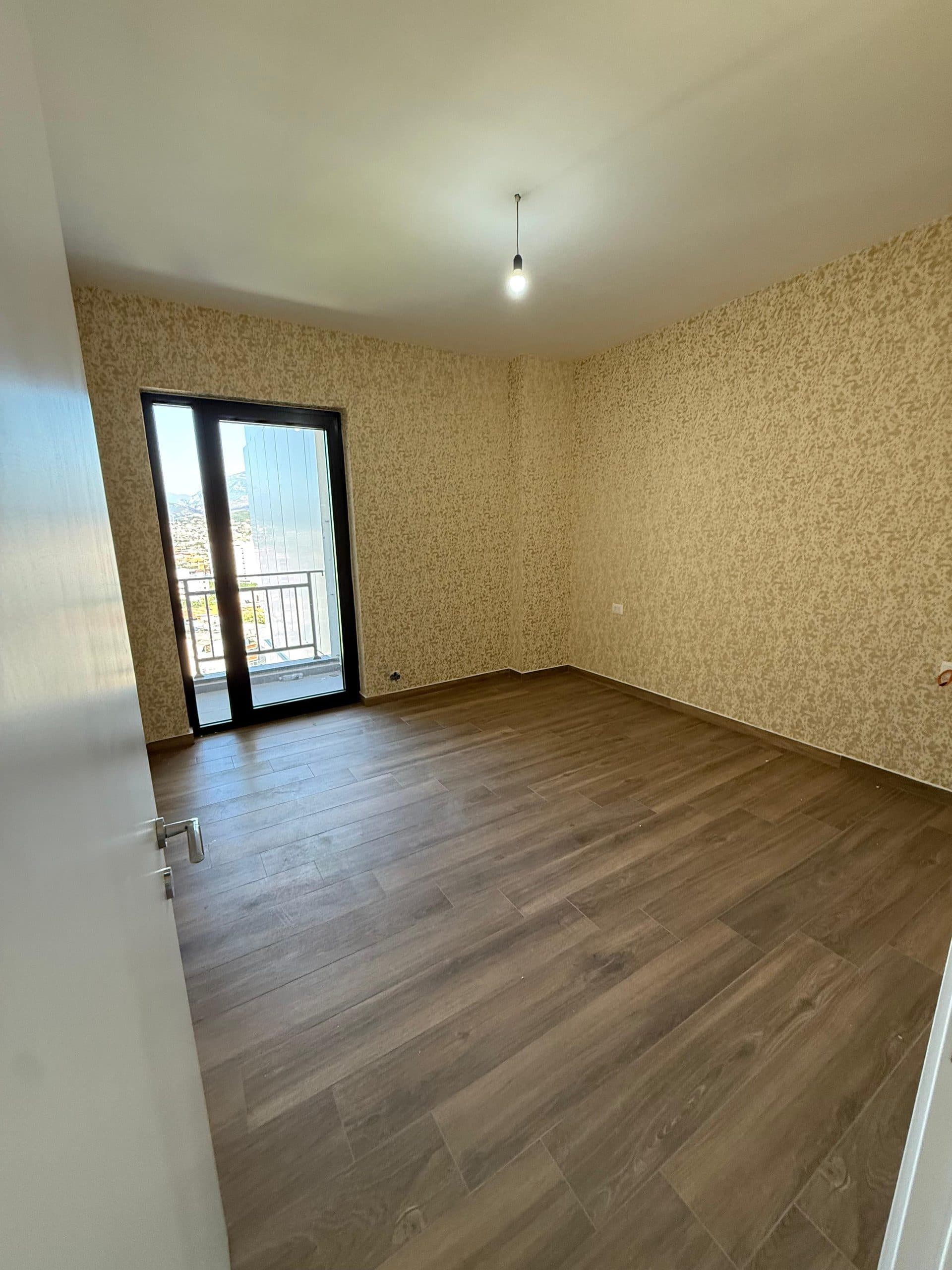 Apartament 1+1 Me Qira në Rruga e Dibrës, Spitali QSUT - 500€ | 81 m²