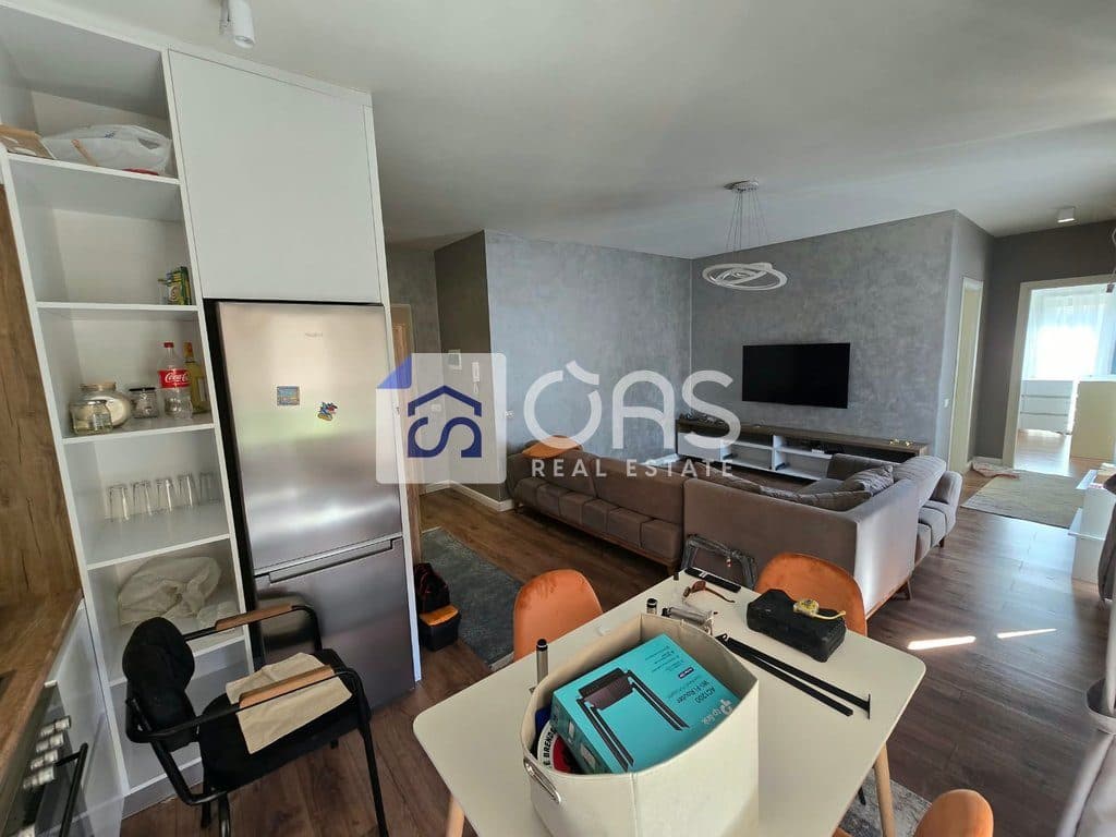 Jepet me qera apartament 1+1 te Bulevardi Zogu i Pare 3
