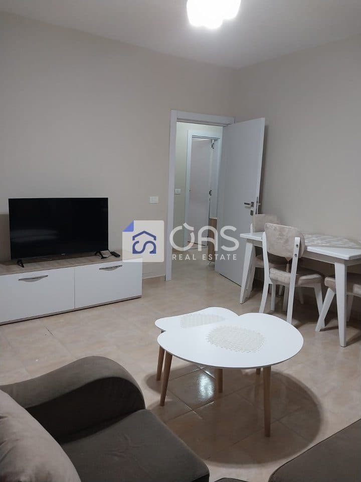 Jepet apartament 1+1 me qera ne Komune Parisi 50.000 leke 2
