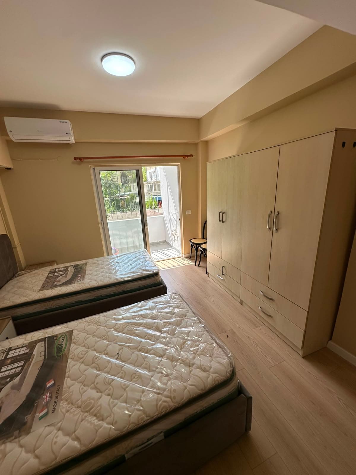Jepet me qera Apartament 1+1 21 Dhjetori