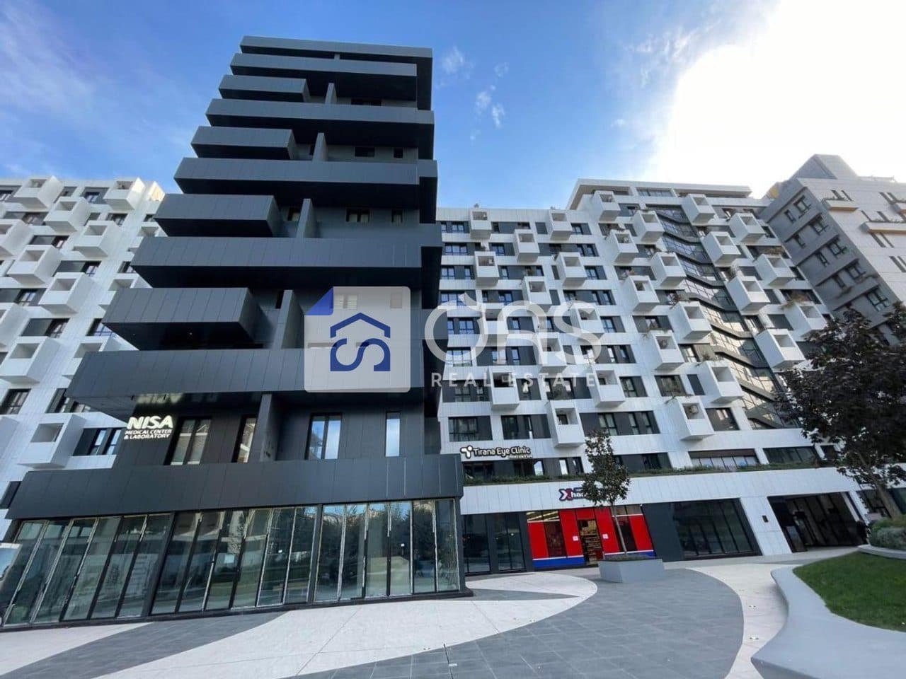 Shitet apartament 2+1 tek Square 21 2
