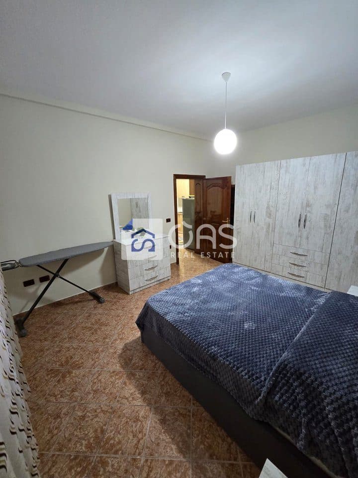 Jepet shtepi me qera 1+1 BULEVARDI I RI