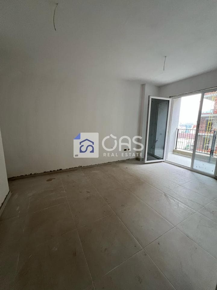 Shitet Apartament 1+1 Tek Univers City 4