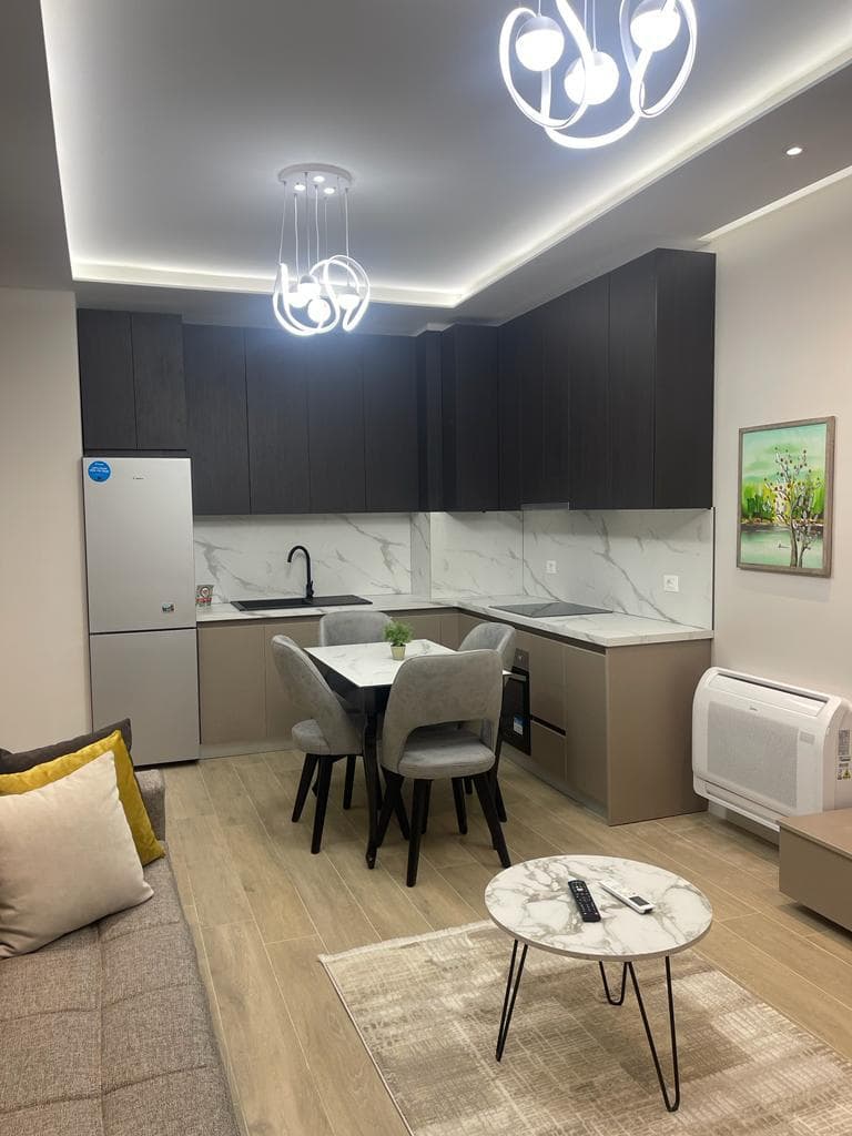 Jepet me qera apartament 1+1 tek Komuna Parisit (Kompleksi Olimpik) 3