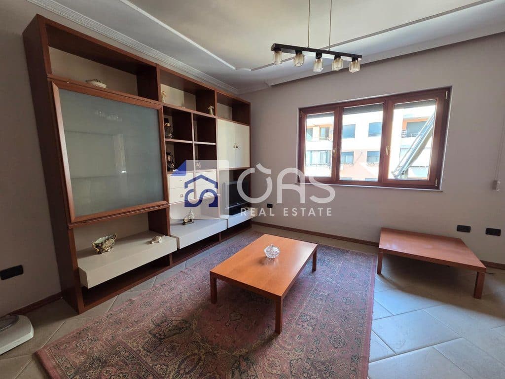 Jepet me qera Apartament 1+1+ Komuna e Parisit 2