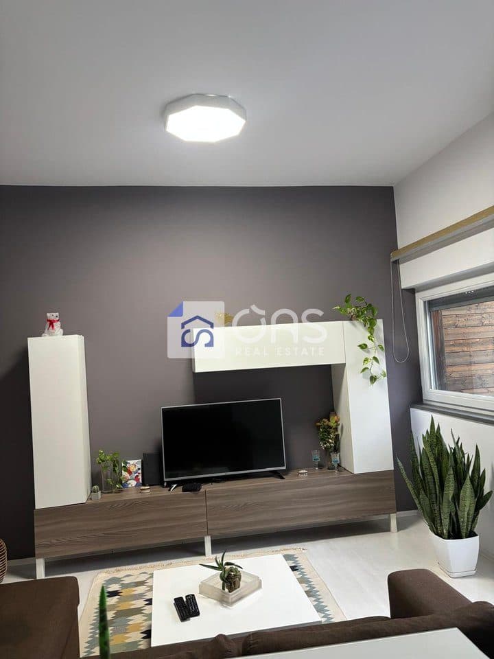 Jepet me qera apartamenti 1+1+ post parkimi tek Kopshti Botanik