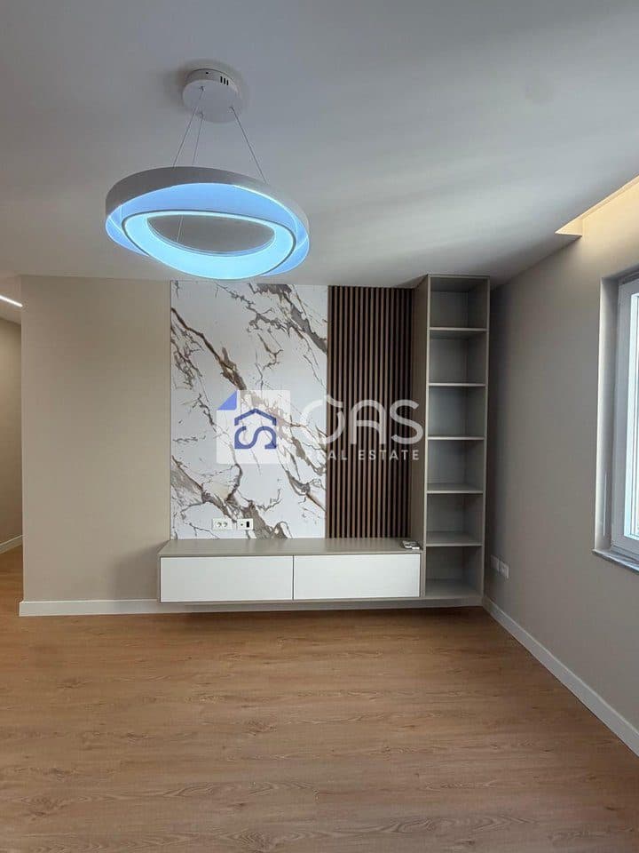 Shitet Apartament 2+1 STACIONI I TRENIT 2