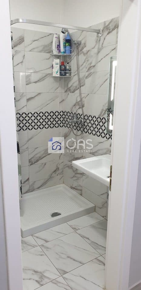 Jepet me qera apartament 1+1+ post parkimi ne Kinostudio 3