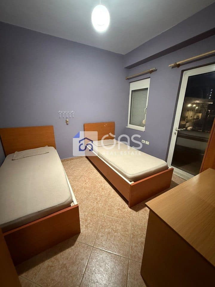 Jepet apartament me qera 2+1 Xhamllik 4