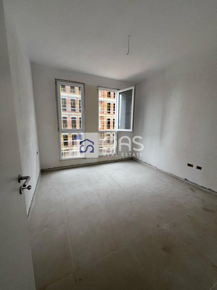 Shitet Apartament 1+1 Tek Univers City 2