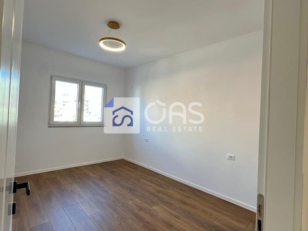 Shitet apartament 2+1 pran Stacionit te Trenit (Rruga e Brrages) 3
