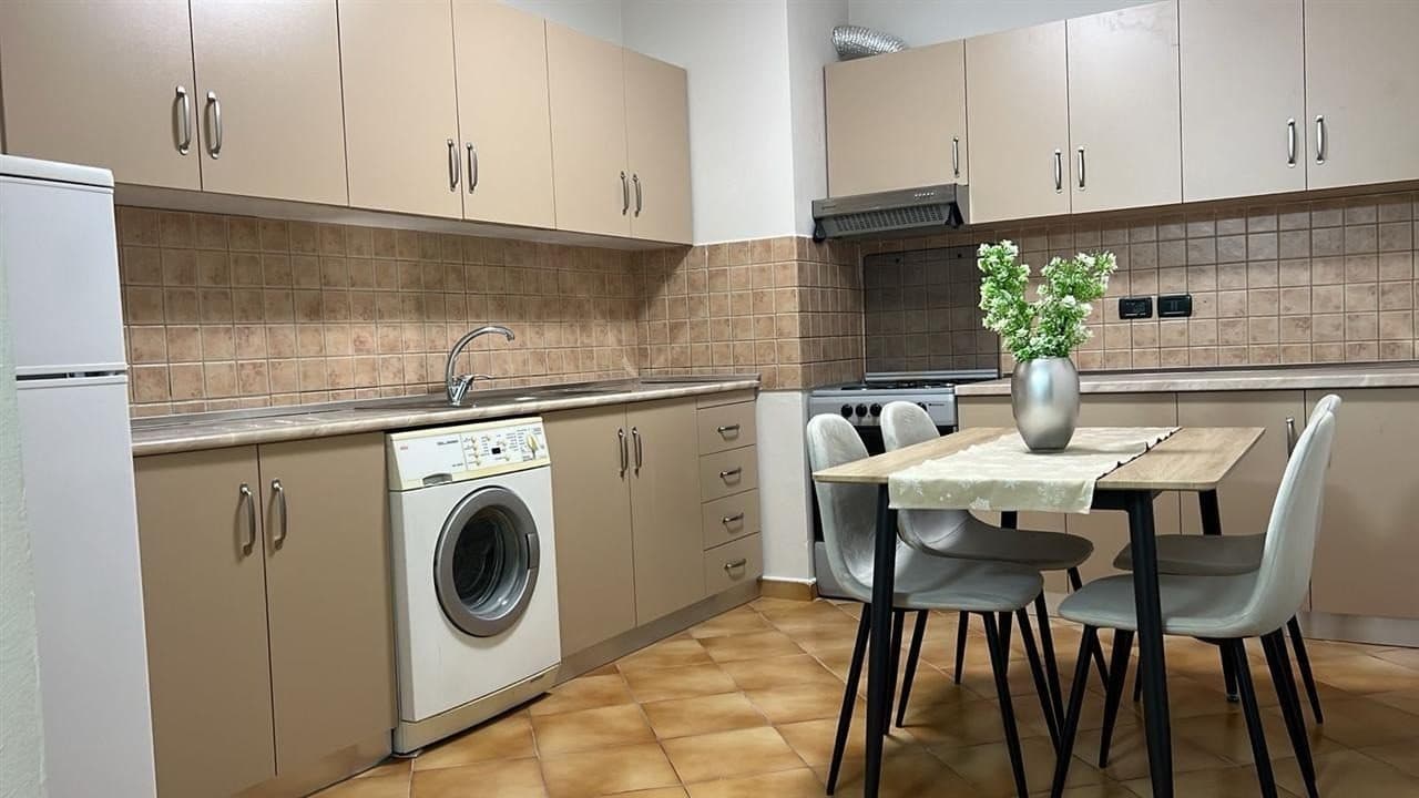 Jepet apartament me qera 1+1 ne Bllok 2