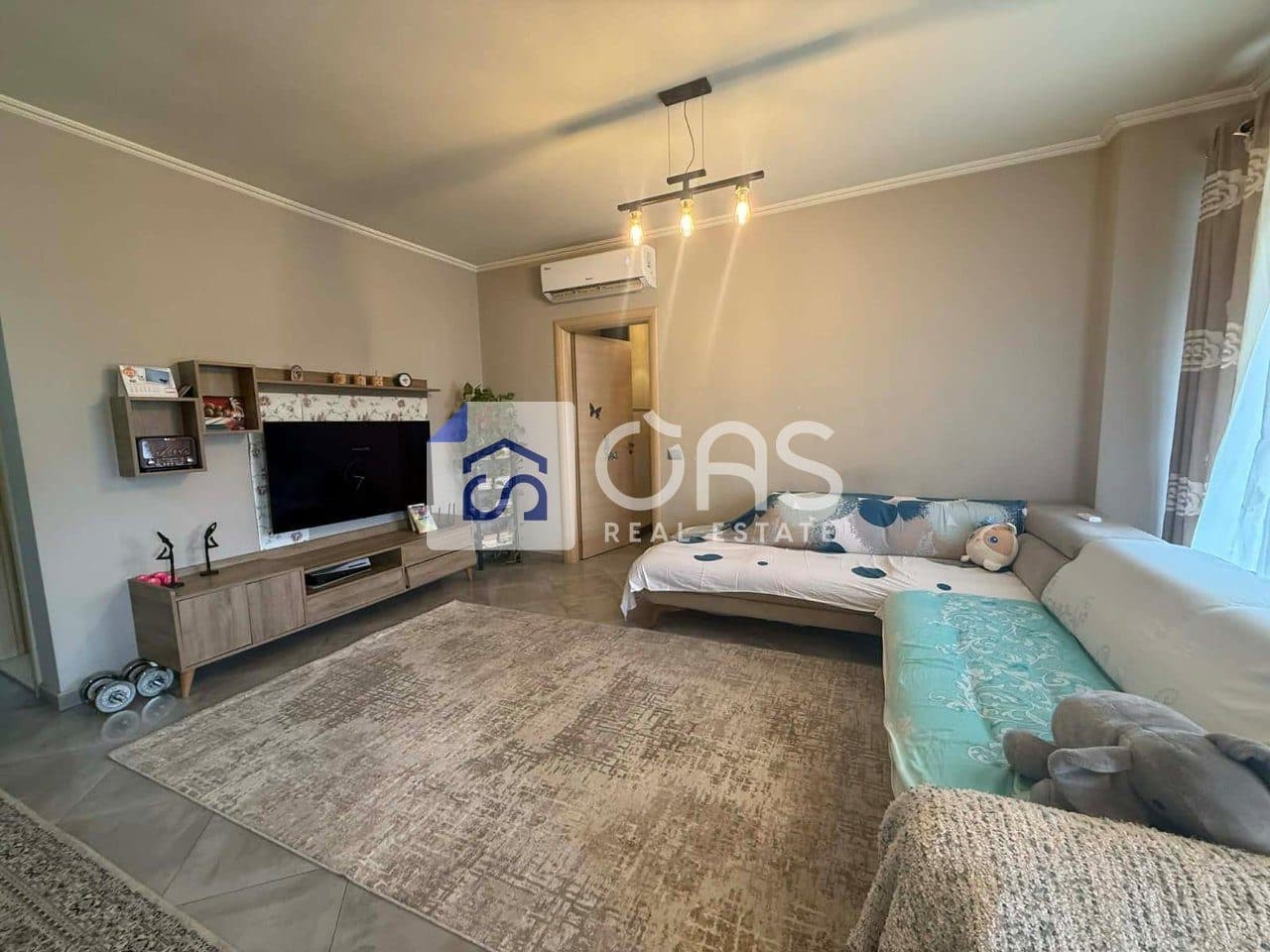 Shitet apartament 2+1+2 tek Kinostudio