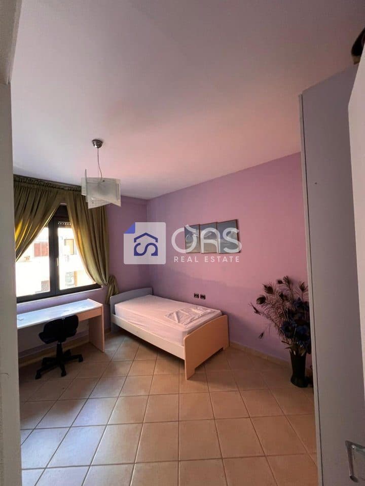 Jepet apartament 2+1+2 me qera tek Qemal Stafa 3
